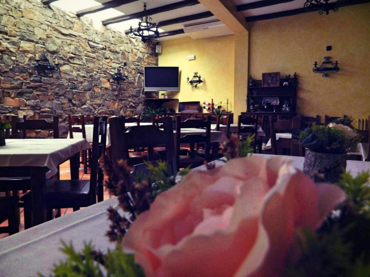 Posada De Gaspar Rabanal del Camino Luaran gambar